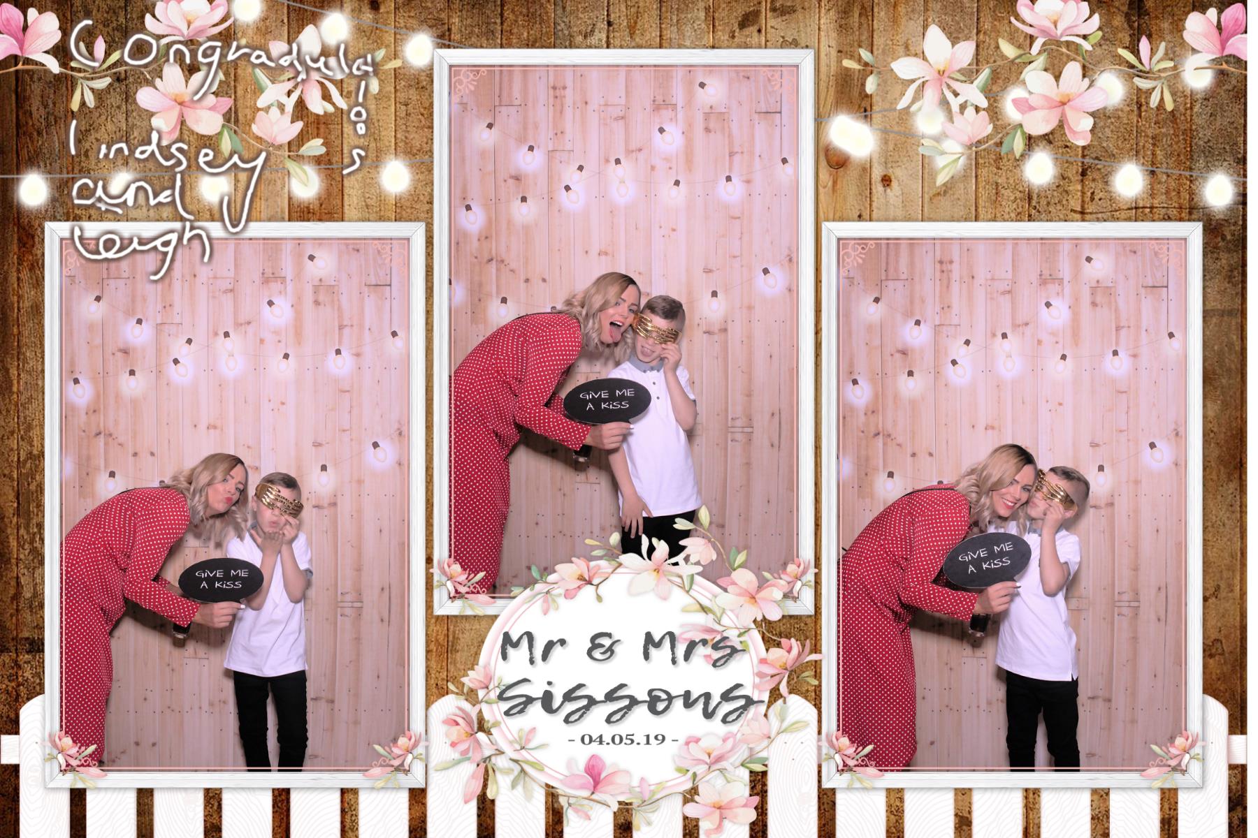 Mr and Mrs Sissons | View more photos from the event at gallery.blissbooth.co.uk/u/BlissBooth/Mr-and-Mrs-Sissons